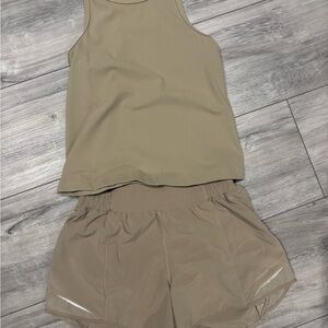 Lululemon Set- 4in Hotty Hot Size 8 & Align Waist Length Razor back size 8